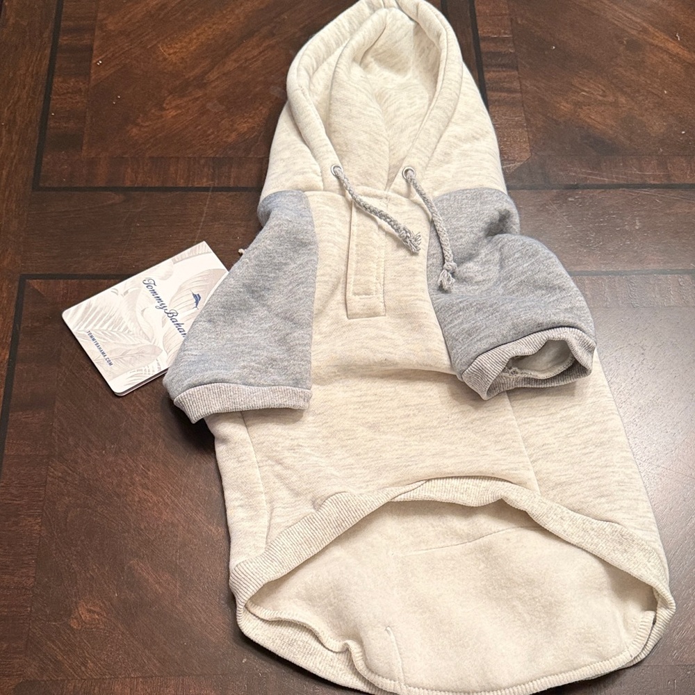 Tommy Bahama Cream and Gray Leaf Print Tag